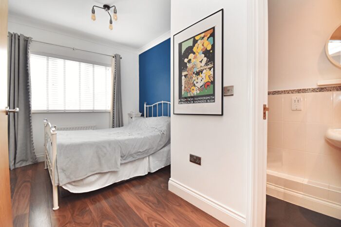 2 Bedroom Apartment For Sale In Terrace Road, Walton-on-Thames, KT12