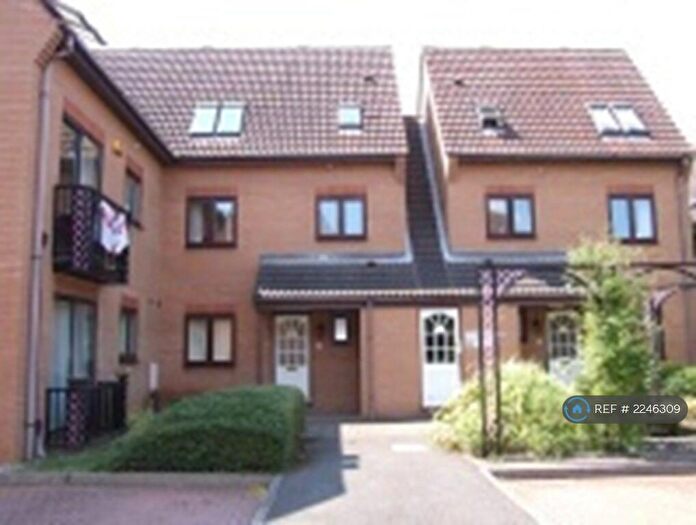 1 Bedroom Flat To Rent In Castle Marina, Nottingham, NG7