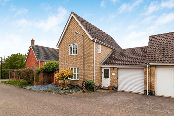 3 Bedroom Detached House For Sale In Emmerson Way, Hadleigh, IP7