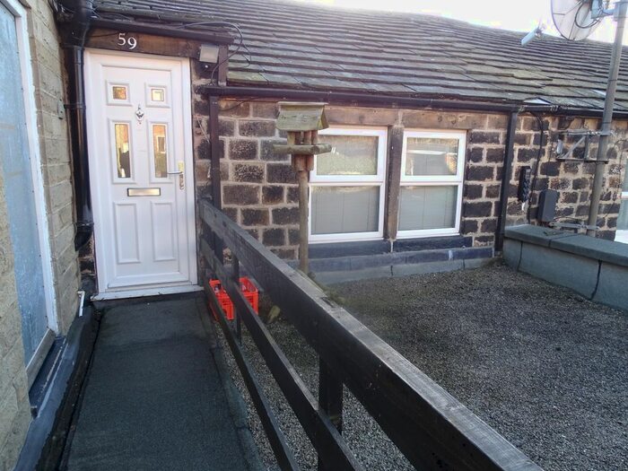 2 Bedroom Flat To Rent In High Street, Yeadon, Leeds, West Yorkshire LS19