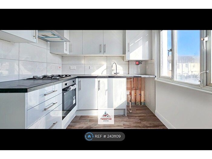 3 Bedroom Flat To Rent In Southend Road, Rochford, SS4