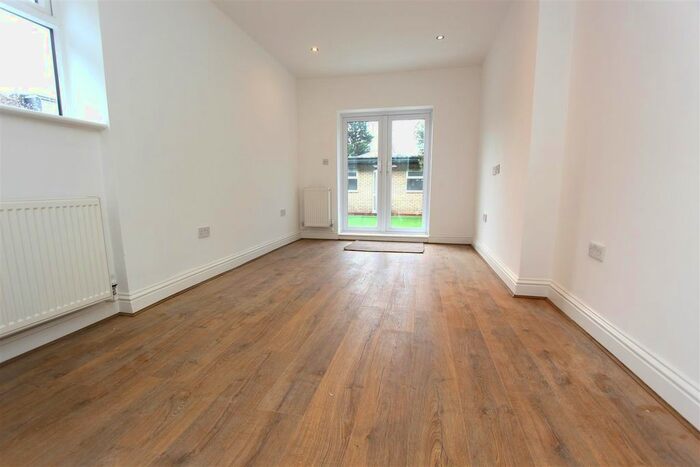 2 Bedroom Flat To Rent In Willoughby Road, Turnpike Lane, N8