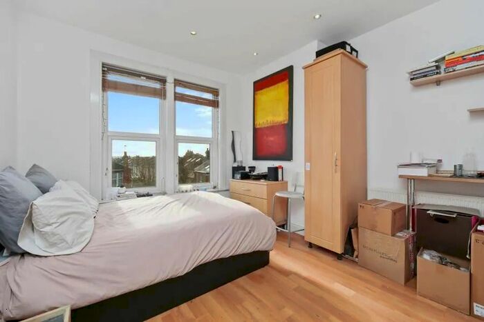 Studio To Rent In Ballards Lane, London, N3