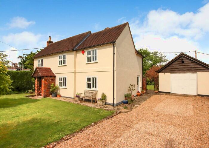 4 Bedroom Detached House For Sale In Woodside Lane, Lymington, Hampshire, SO41