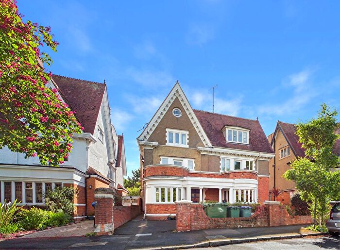 2 Bedroom Flat For Sale In Grimston Gardens, Folkestone, Kent, CT20
