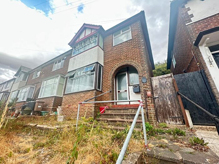 3 Bedroom End Of Terrace House To Rent In Pomfret Avenue, Luton, Bedfordshire, LU2
