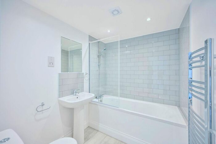 Studio To Rent In Bath Road, Cranford, Hounslow, TW5