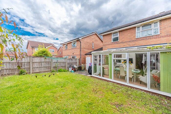 4 Bedroom Detached House For Sale In Glendevon Close, Edgware, HA8
