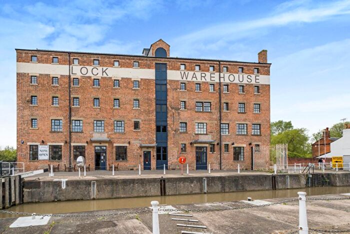 2 Bedroom Apartment To Rent In Lock Warehouse, Severn Road, The Docks, GL1