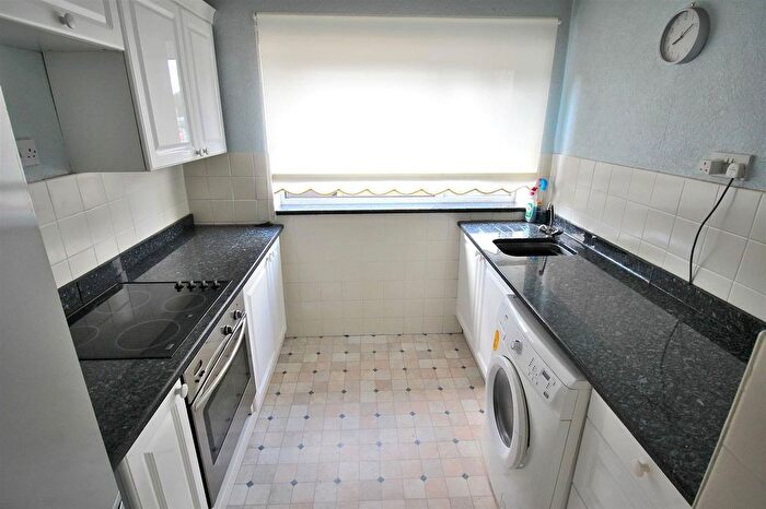 2 Bedroom Flat For Sale In Grange Crescent, Halesowen, B63