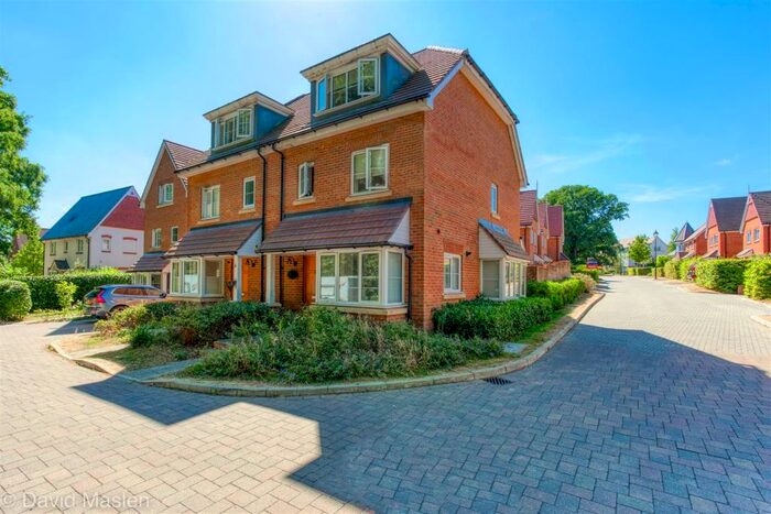 3 Bedroom House To Rent In Ferny Croft, Haywards Heath, RH16