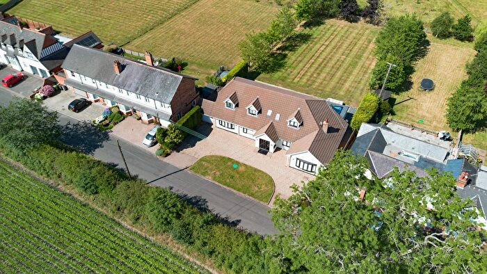 4 Bedroom Detached House To Rent In Henwood Lane, Solihull, B91