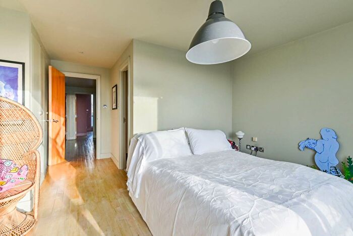 3 Bedroom Flat For Sale In Owen Street, Angel, London, EC1V