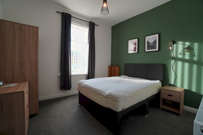 1 Bedroom Terraced House To Rent In Room, Church Street, LS27