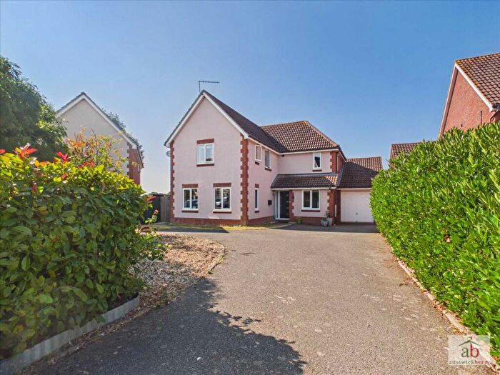 5 Bedroom Detached House For Sale In Terry Gardens, Grange Farm, Kesgrave, IP5