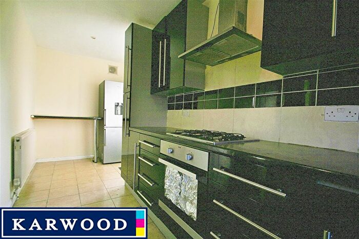 3 Bedroom Semi-Detached House To Rent In Birchway, Hayes, UB3