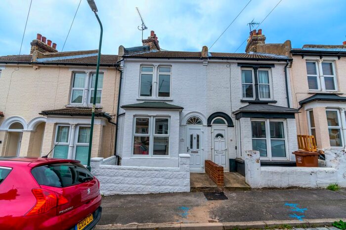 2 Bedroom Terraced House To Rent In Clarence Avenue, Rochester, Kent, ME1