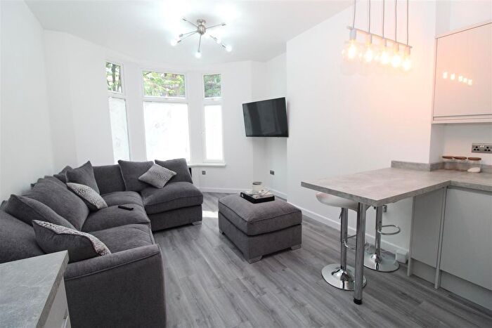 2 Bedroom Flat To Rent In Princes Street, Cardiff, CF24