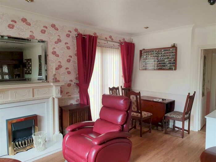 2 Bedroom Detached Bungalow To Rent In East View, West Bridgford, Nottingham, NG2