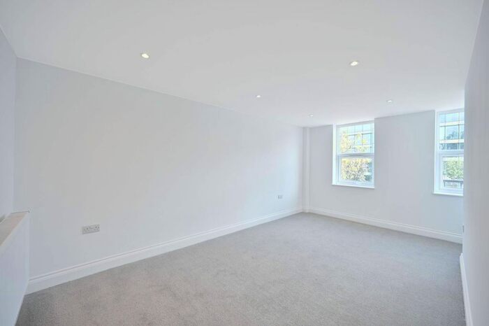 2 Bedroom Flat To Rent In Bath Road, Cranford, Hounslow, TW5