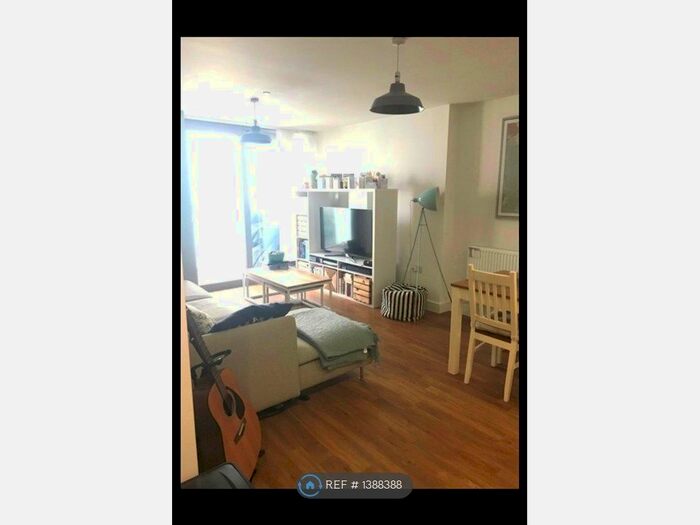 2 Bedroom Flat To Rent In Fl, London, SE13