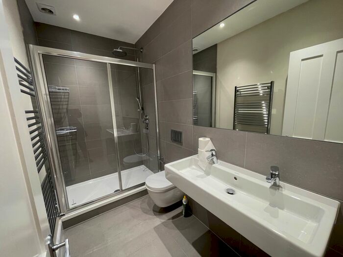 1 Bedroom Flat To Rent In Hamlet Gardens, Ravens Court Park, Hammersmith, W6