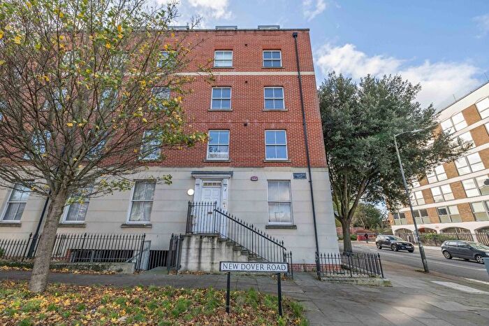 2 Bedroom Flat For Sale In New Dover Road, Canterbury, Kent, CT1