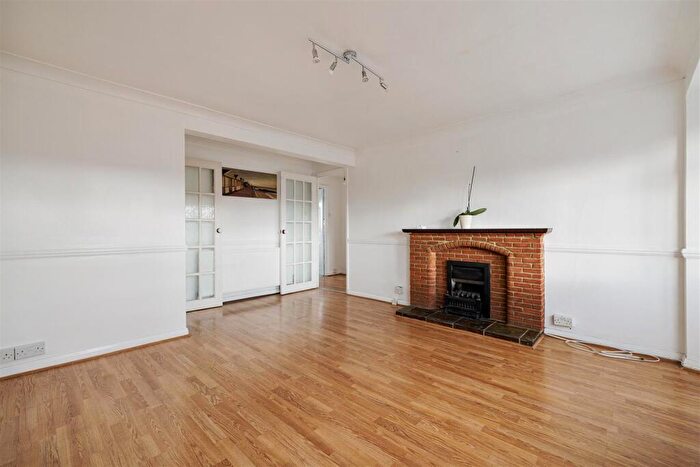 2 Bedroom Apartment To Rent In Mill Lane, Woodford Green, IG8