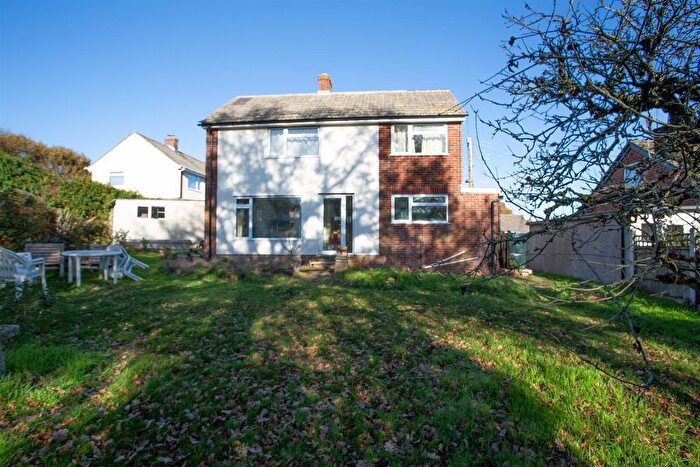 3 Bedroom Property For Sale In Furnham Crescent, Chard, TA20