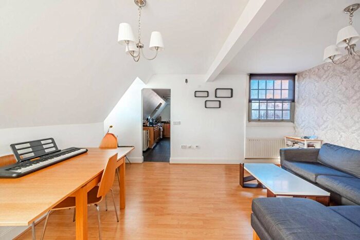 2 Bedroom Flat To Rent In Langton House, Harrow, HA2