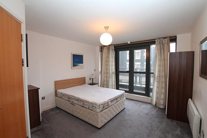 2 Bedroom Apartment To Rent In Queens Court, HU1