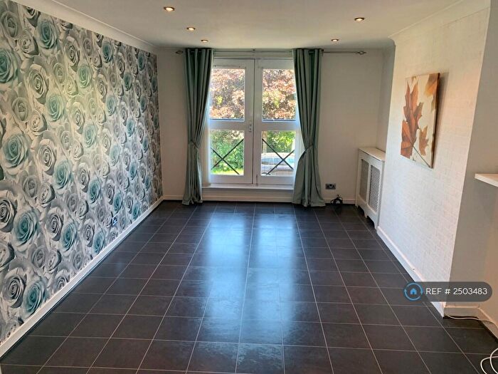 2 Bedroom Flat To Rent In Ardmaleish Crescent, Glasgow, G45