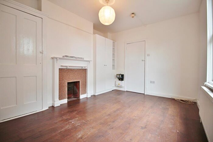 Studio To Rent In Onslow Gardens, Muswell Hill, N10