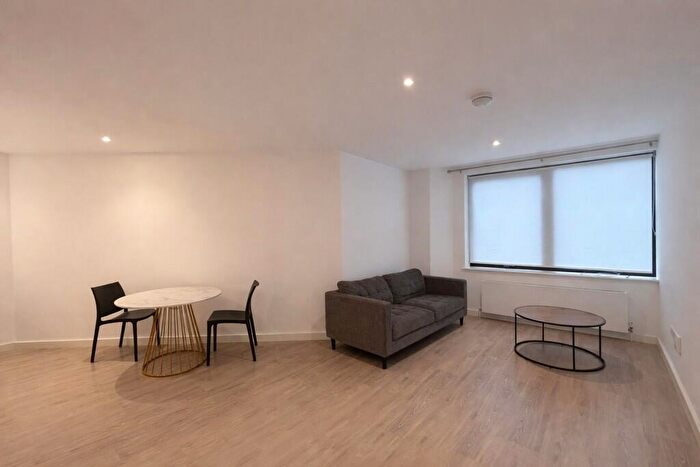1 Bedroom Apartment To Rent In Pembroke House, Exeter, EX1