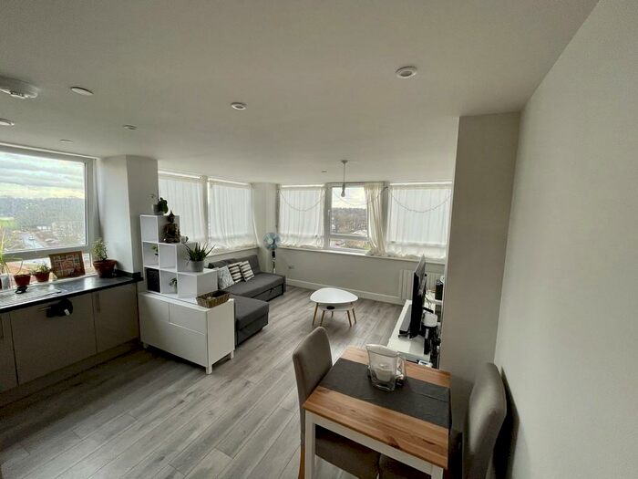 2 Bedroom Apartment To Rent In Vista Tower, Stevenage, SG1