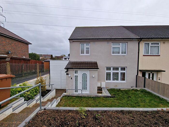 3 Bedroom End Terrace House For Sale In Prestwick Road, Watford, WD19