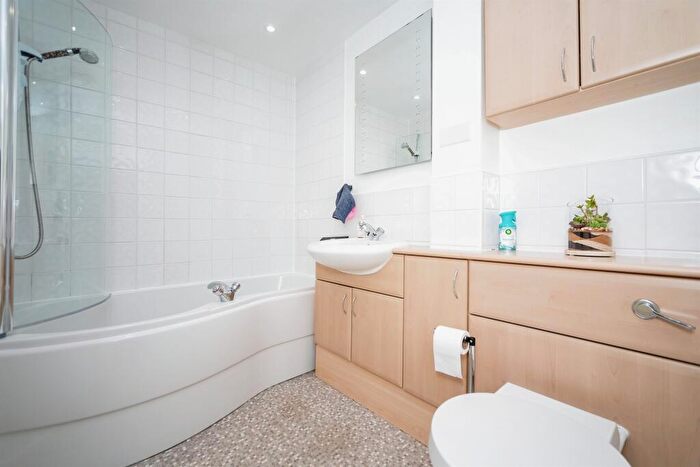 1 Bedroom Flat For Sale In High Street, Rainham, Gillingham, ME8