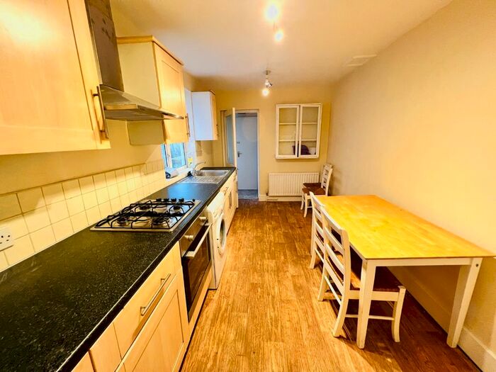 1 Bedroom Flat To Rent In Plumstead Common Road, Plumstead, London, SE18