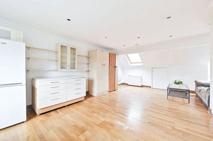 Studio To Rent In Bromyard Avenue, East Acton, London, W3