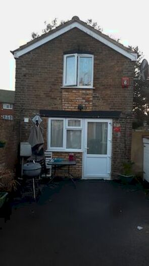 2 Bedroom Maisonette To Rent In Stanwell Road, Ashford, Surrey TW15