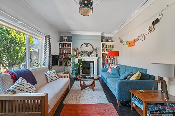 1 Bedroom Flat For Sale In Godwin Road, Forest Gate, London, E7