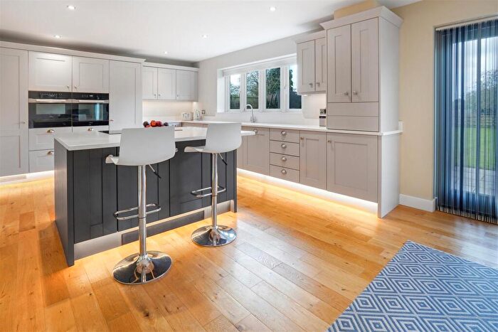 5 Bedroom Detached House For Sale In Quarry Lane, Snarestone, DE12