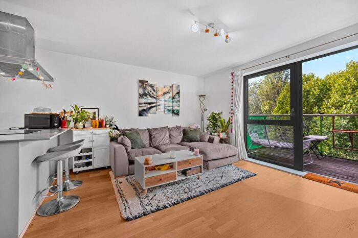 1 Bedroom Flat For Sale In Spring Apartments, Stebondale Street, E14
