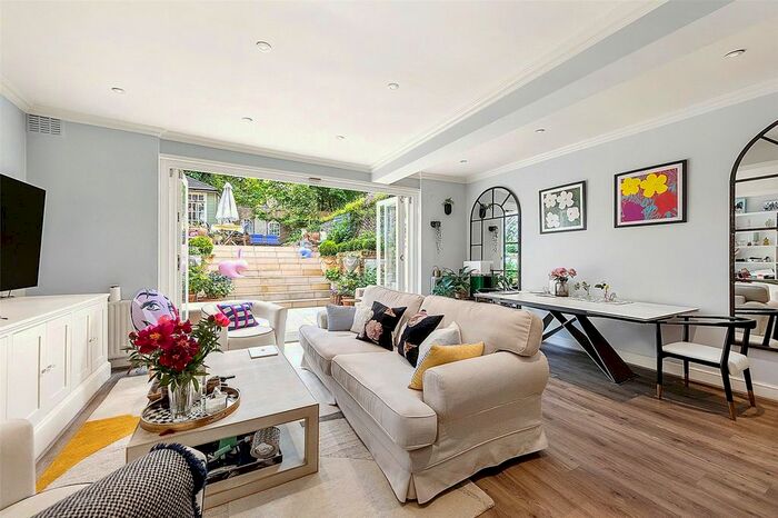 2 Bedroom Flat To Rent In Harcourt Terrace, London, SW10