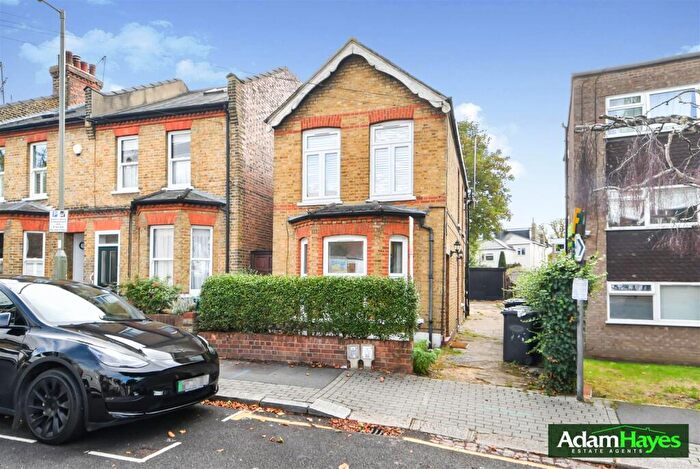 1 Bedroom Maisonette For Sale In Hutton Grove, North Finchley, N12