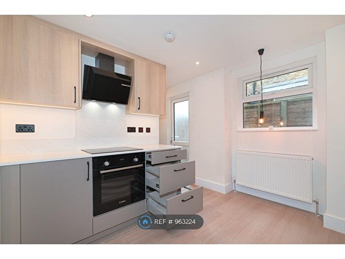 1 Bedroom Flat To Rent In Ridley Road, London, SW19
