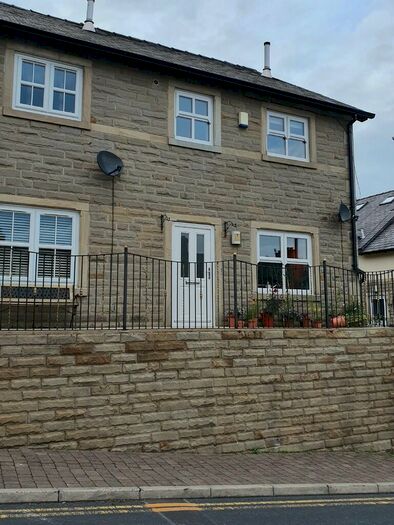3 Bedroom Mews To Rent In Cross Street, Ramsbottom, BL0