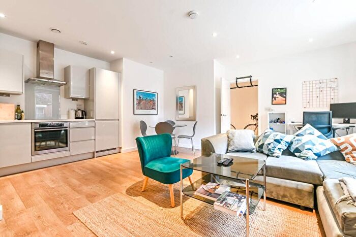 1 Bedroom Flat To Rent In Salcombe Road, Stoke Newington, London, N16