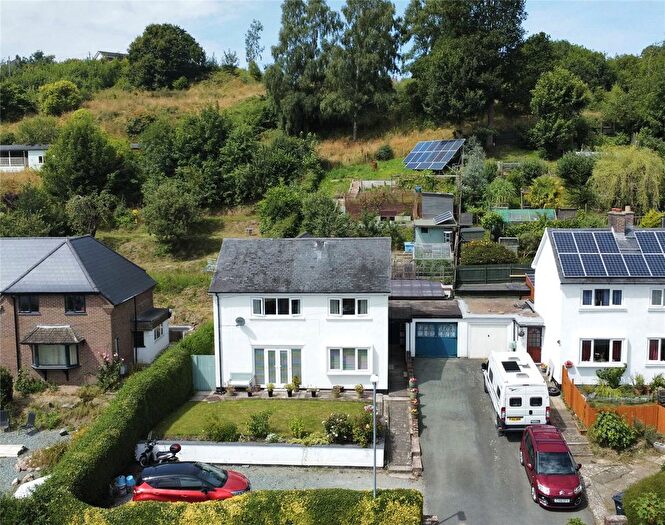 4 Bedroom Link Detached House For Sale In Bronwylfa Road, Welshpool, Powys, SY21