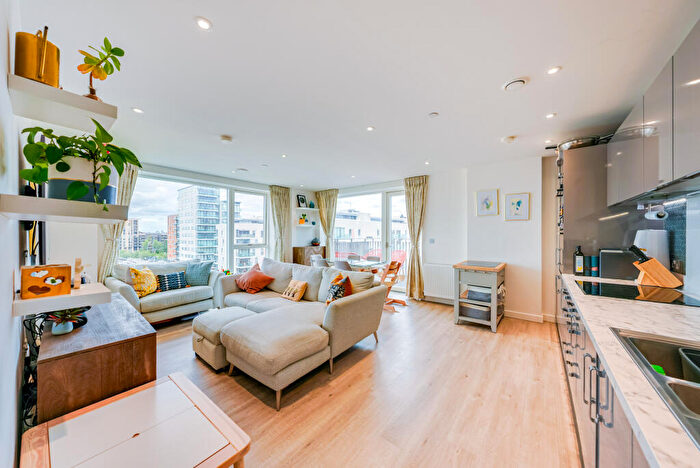 3 Bedroom Flat For Sale In Thomas Road, London, E14